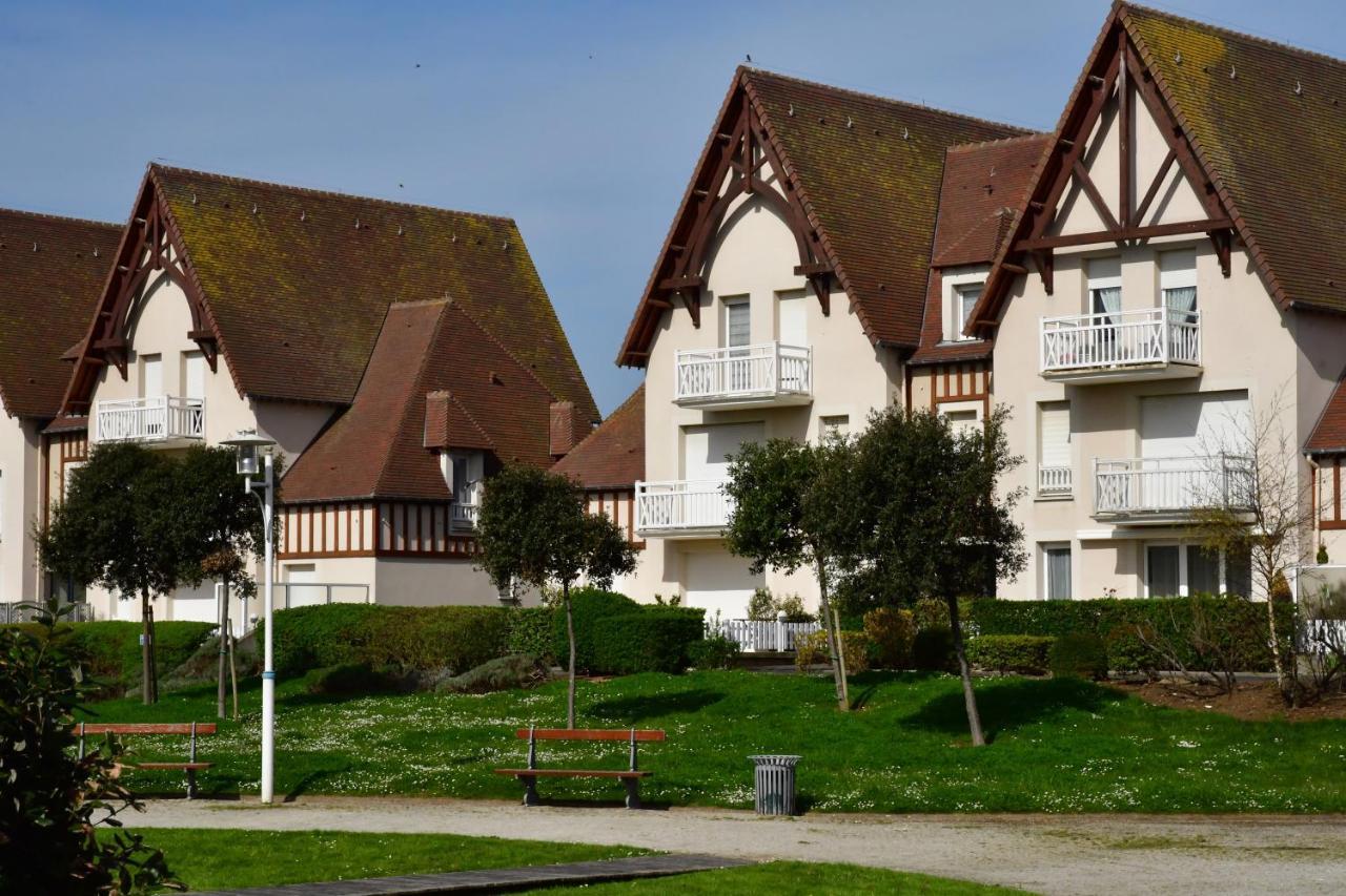 Appartement Au Pied De La Plage - Balcon - Parking Courseulles-sur-Mer Eksteriør billede